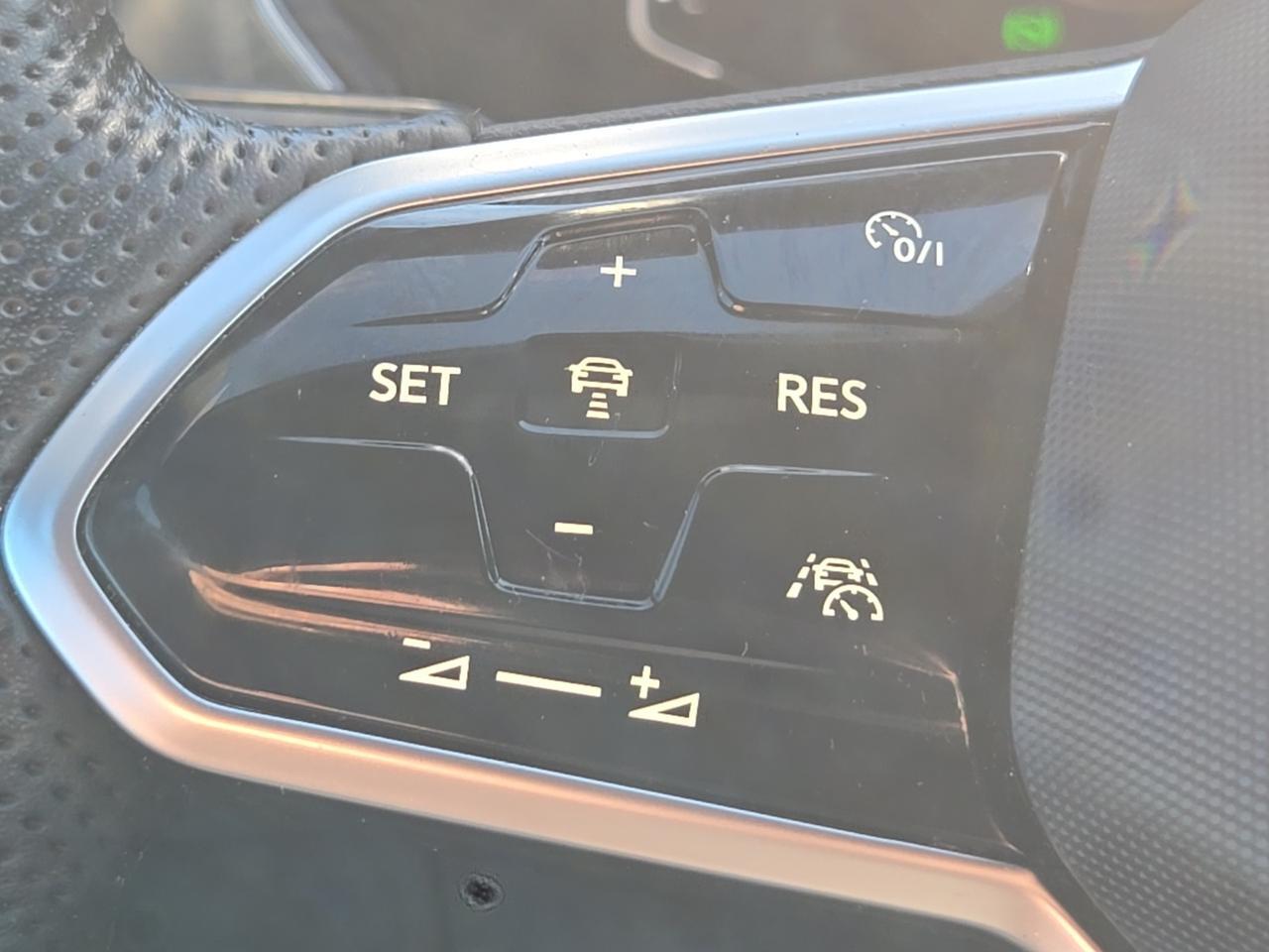 2022 Volkswagen Tiguan 2.0T SEL R-Line Fredericksburg VA