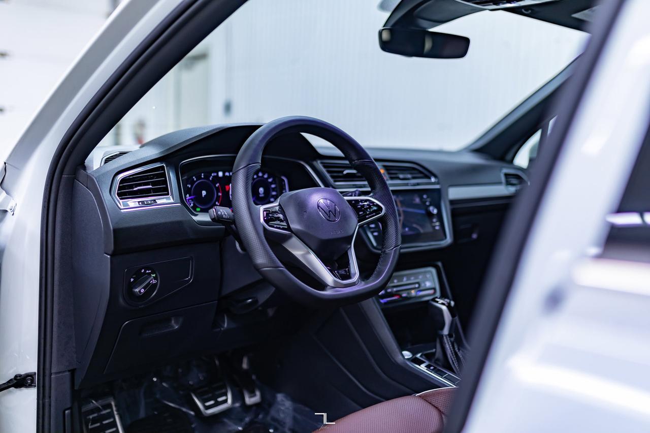 2022 Volkswagen Tiguan 4Motion Highline R-Line Leather Roof Nav Red Deer AB