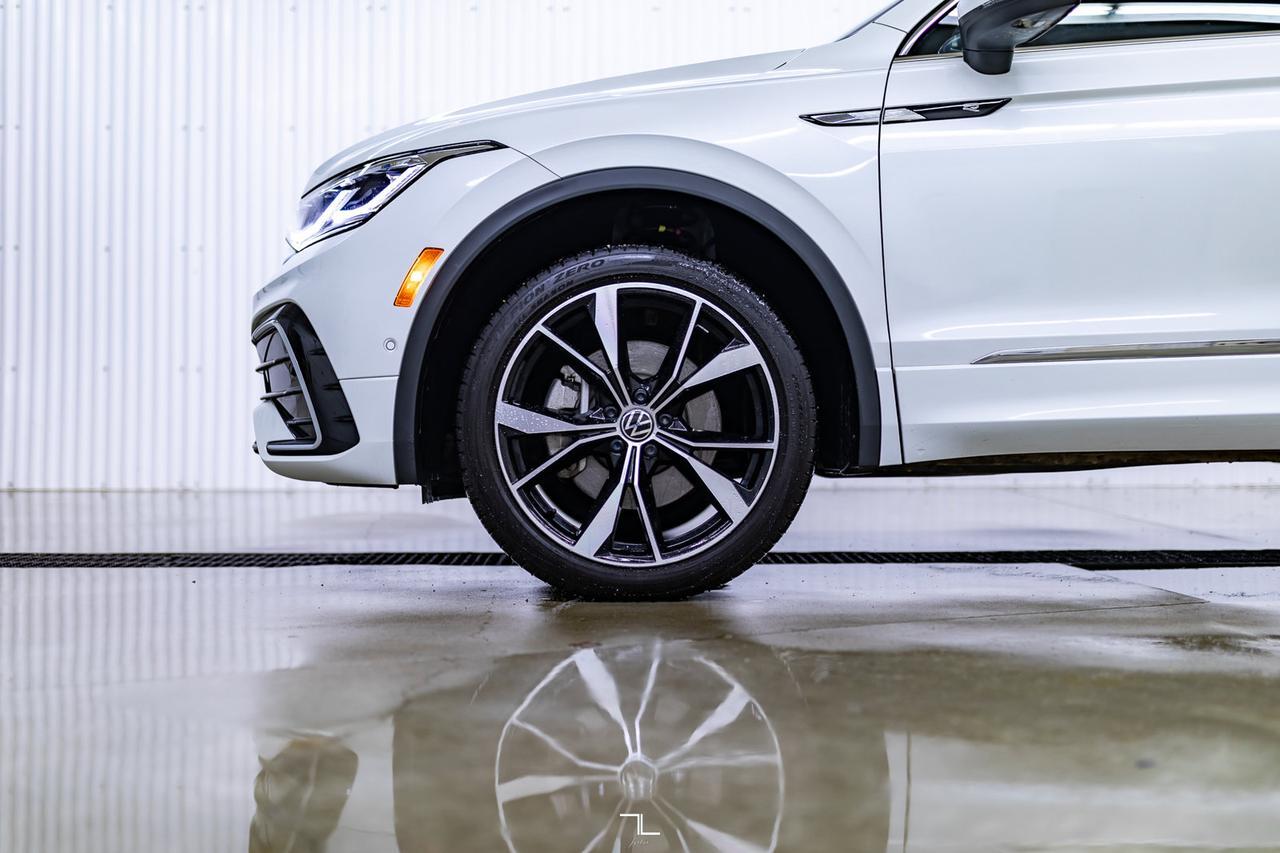 2022 Volkswagen Tiguan 4Motion Highline R-Line Leather Roof Nav Red Deer AB