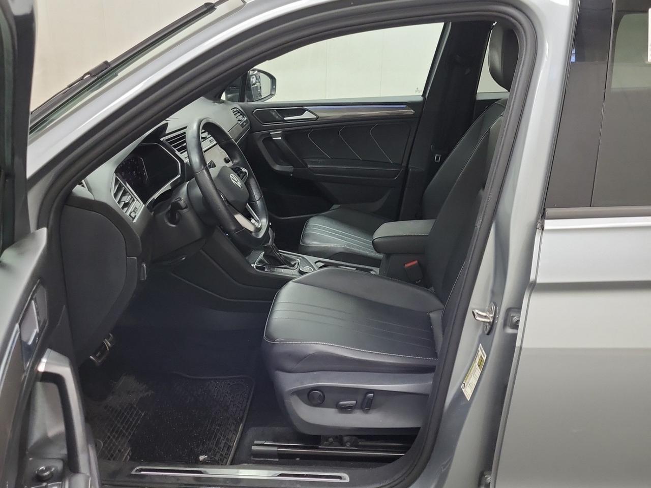 2022 Volkswagen Tiguan Comfort R-Line Black Edition | PANO | B.CAM | PWR&HTD LTHR | NOACCIDENT Toronto ON