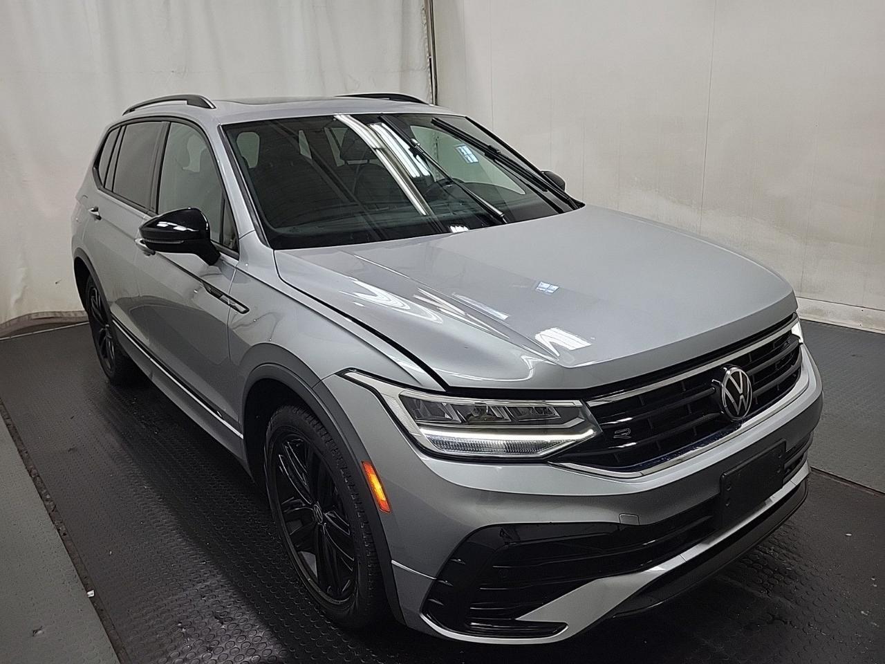 2022 Volkswagen Tiguan Comfort R-Line Black Edition | PANO | B.CAM | PWR&HTD LTHR | NOACCIDENT Toronto ON
