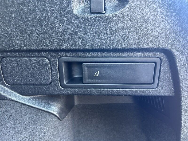 2022 Volkswagen Tiguan SE - PANORAMIC SUNROOF - 1 OWNER Webster MA