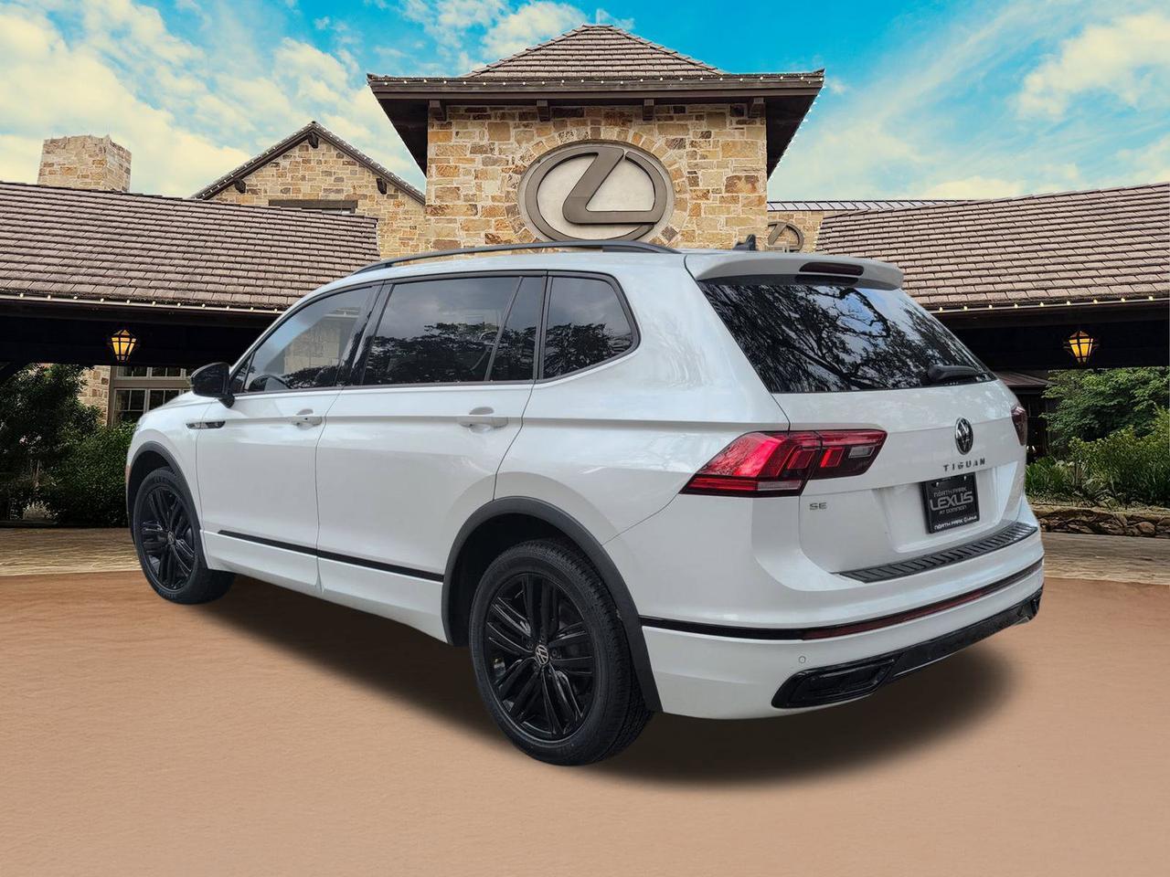 2022 Volkswagen Tiguan SE R-Line Black