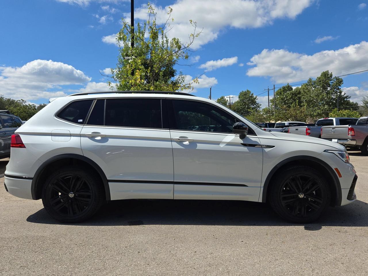 2022 Volkswagen Tiguan SE R-Line Black