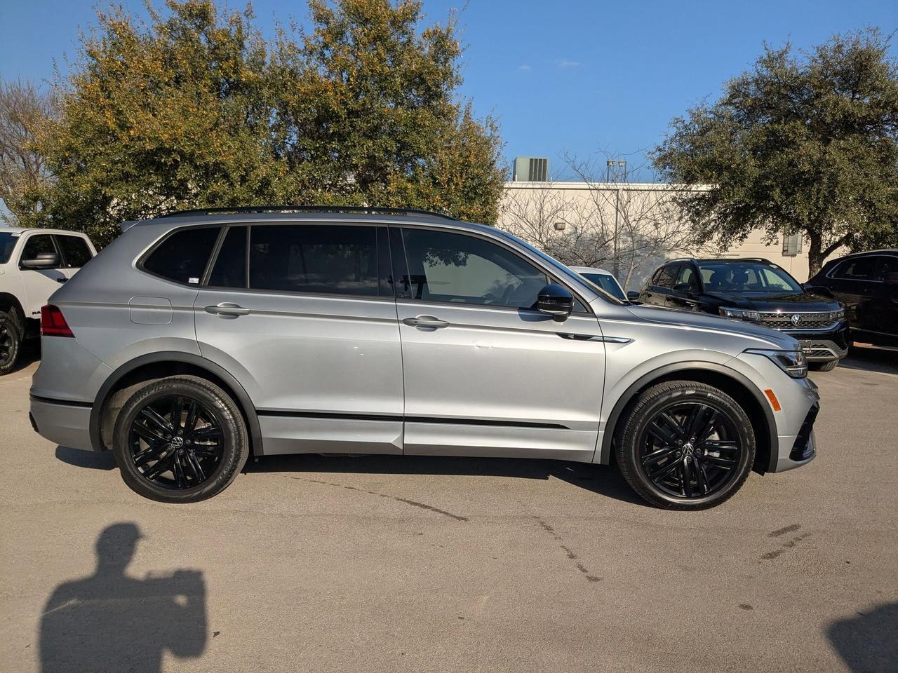 2022 Volkswagen Tiguan SE R-Line Black
