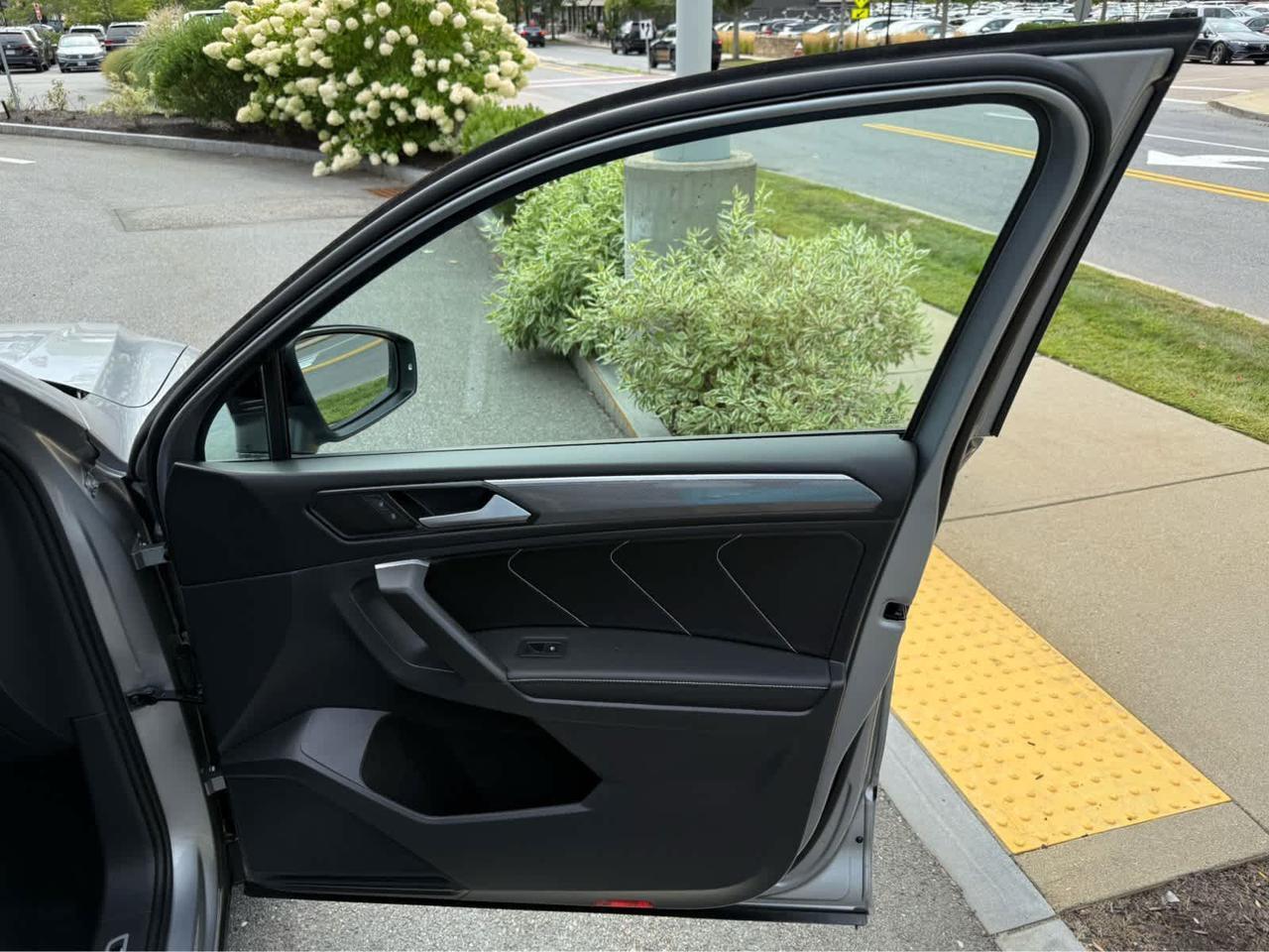 2022 Volkswagen Tiguan SE R-Line Black Wellesley MA