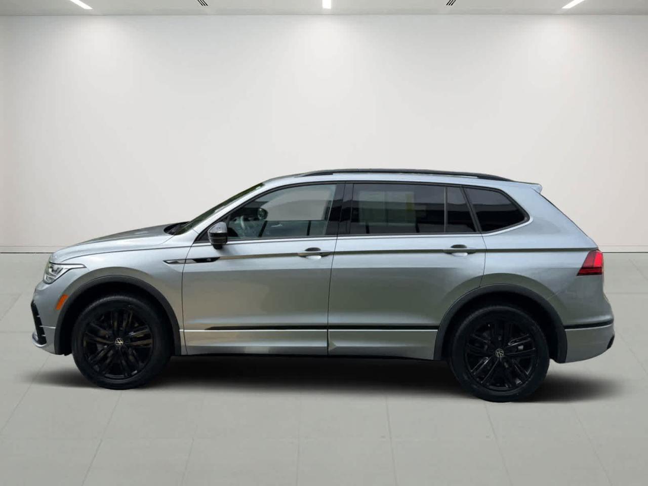 2022 Volkswagen Tiguan SE R-Line Black Wellesley MA