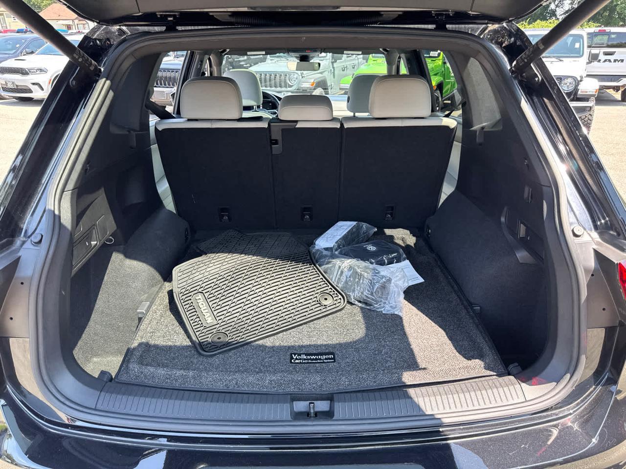 2022 Volkswagen Tiguan SE R-Line Black Dartmouth MA