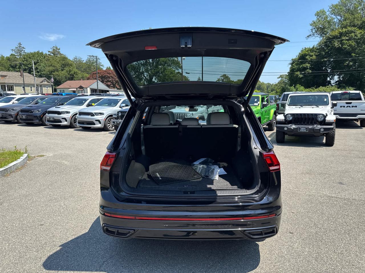 2022 Volkswagen Tiguan SE R-Line Black Dartmouth MA
