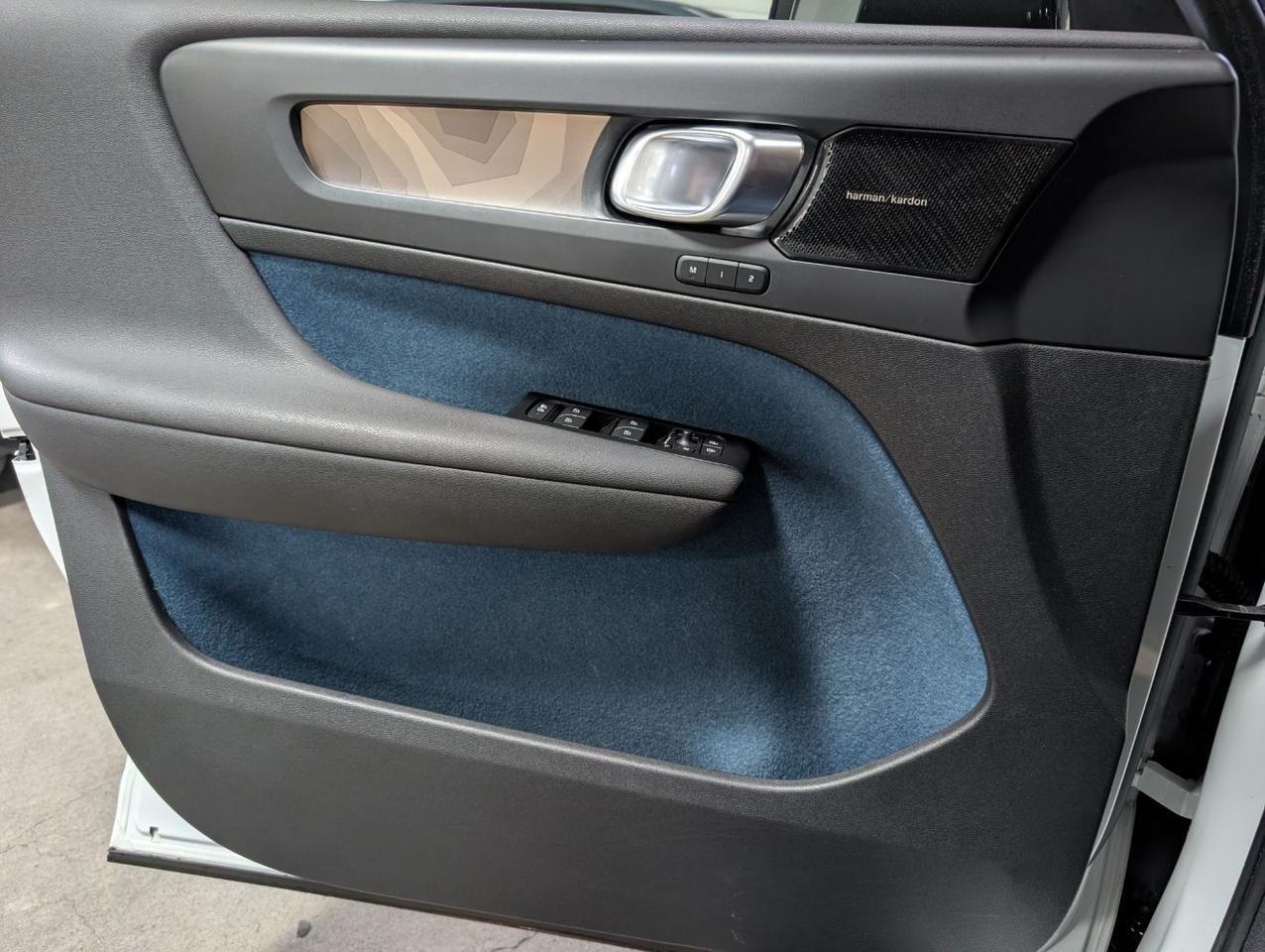 2022 Volvo C40 Recharge Dual Motor AWD ULTIMATE | 402hp, HK Premium Audio, Pilot Assist, 360° Cam, 4 Heated Seats & Wheel Portland OR