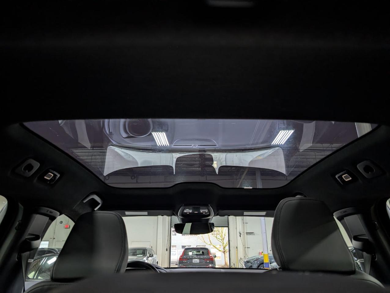 2022 Volvo C40 Recharge Dual Motor AWD ULTIMATE | 402hp, HK Premium Audio, Pilot Assist, 360° Cam, 4 Heated Seats & Wheel Portland OR