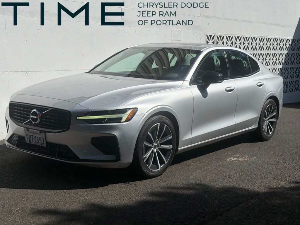 2022 Volvo S60 B5 Momentum
