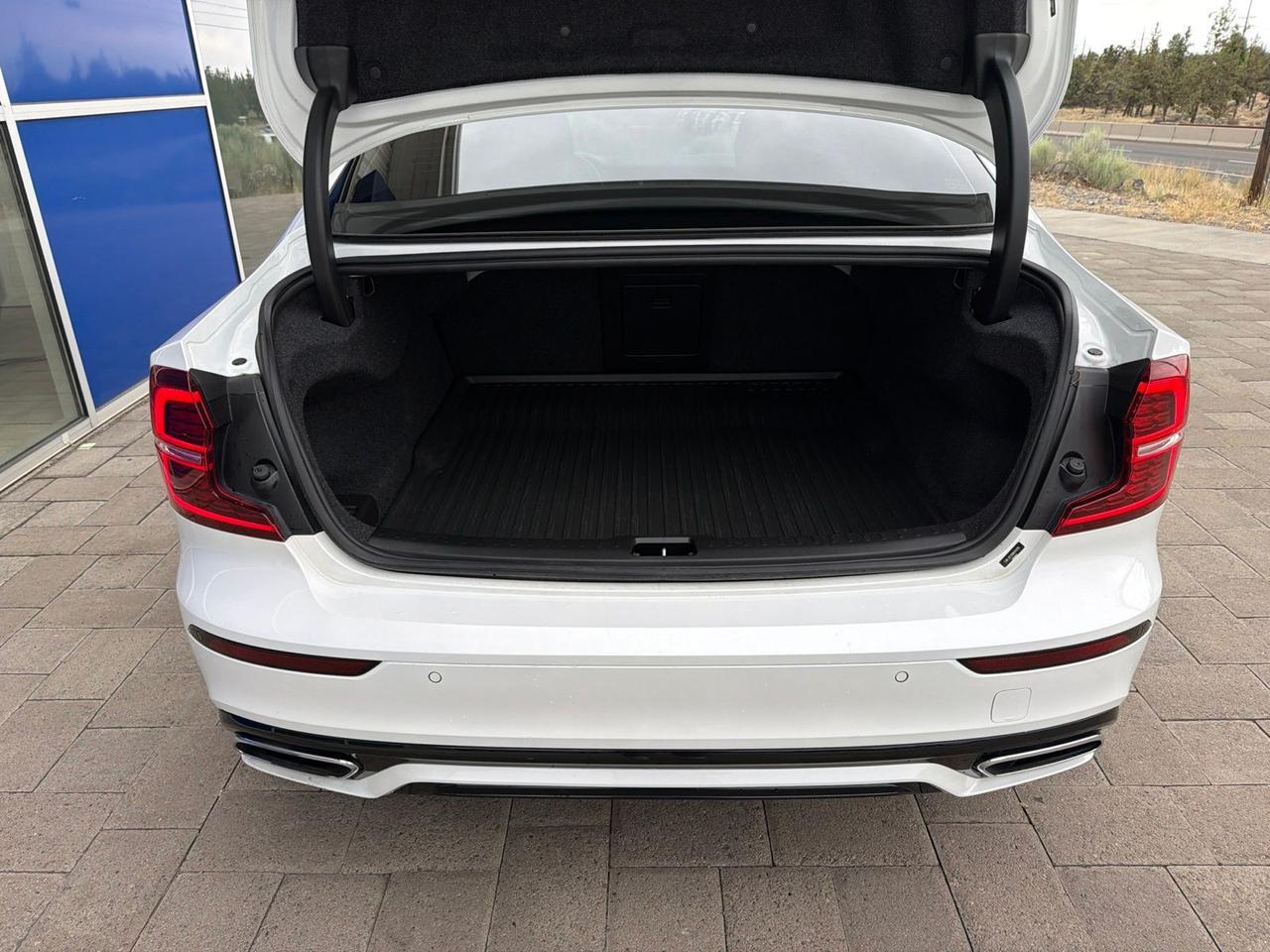 2022 Volvo S60 B5 Momentum Bend OR