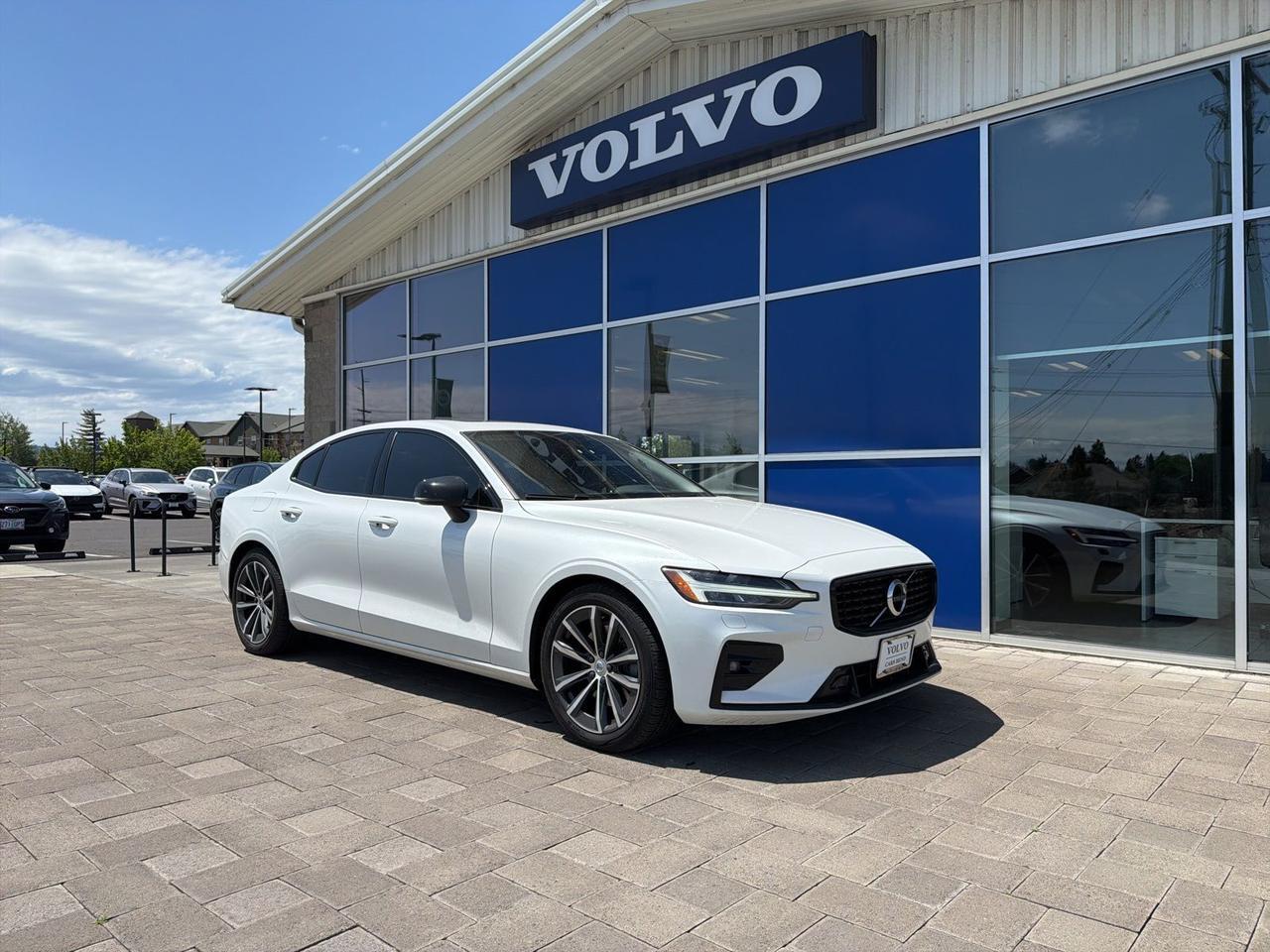 2022 Volvo S60 B5 Momentum