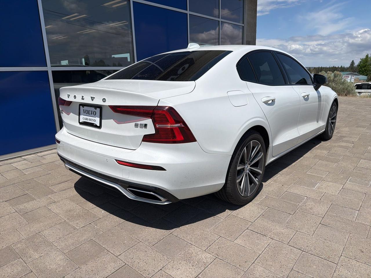 2022 Volvo S60 B5 Momentum Bend OR