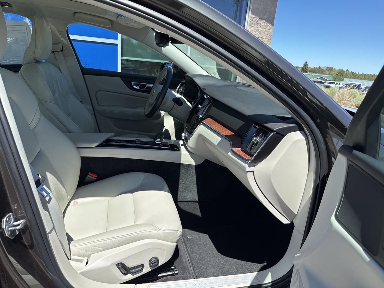 2022 Volvo S60 B5 Momentum Bend OR