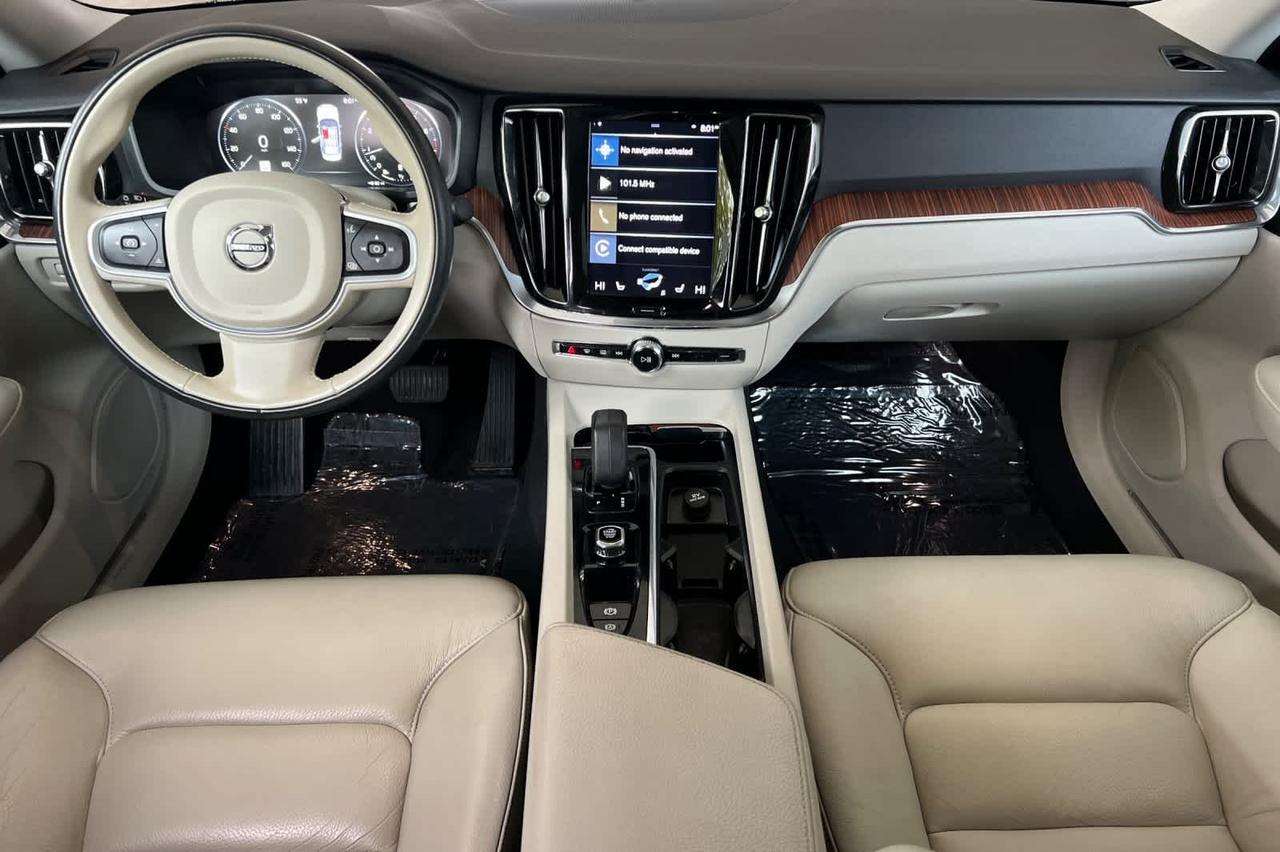 2022 Volvo S60 Momentum