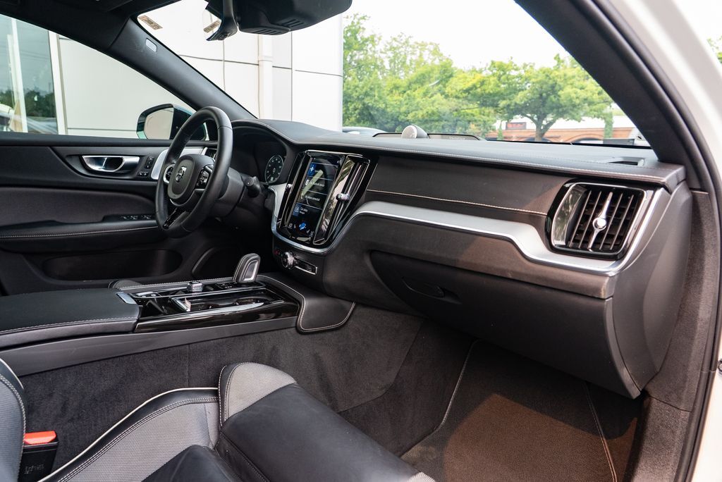 2022 Volvo S60 Recharge Plug-In Hybrid T8 R-Design Beaverton OR