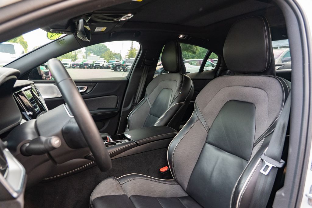 2022 Volvo S60 Recharge Plug-In Hybrid T8 R-Design Beaverton OR