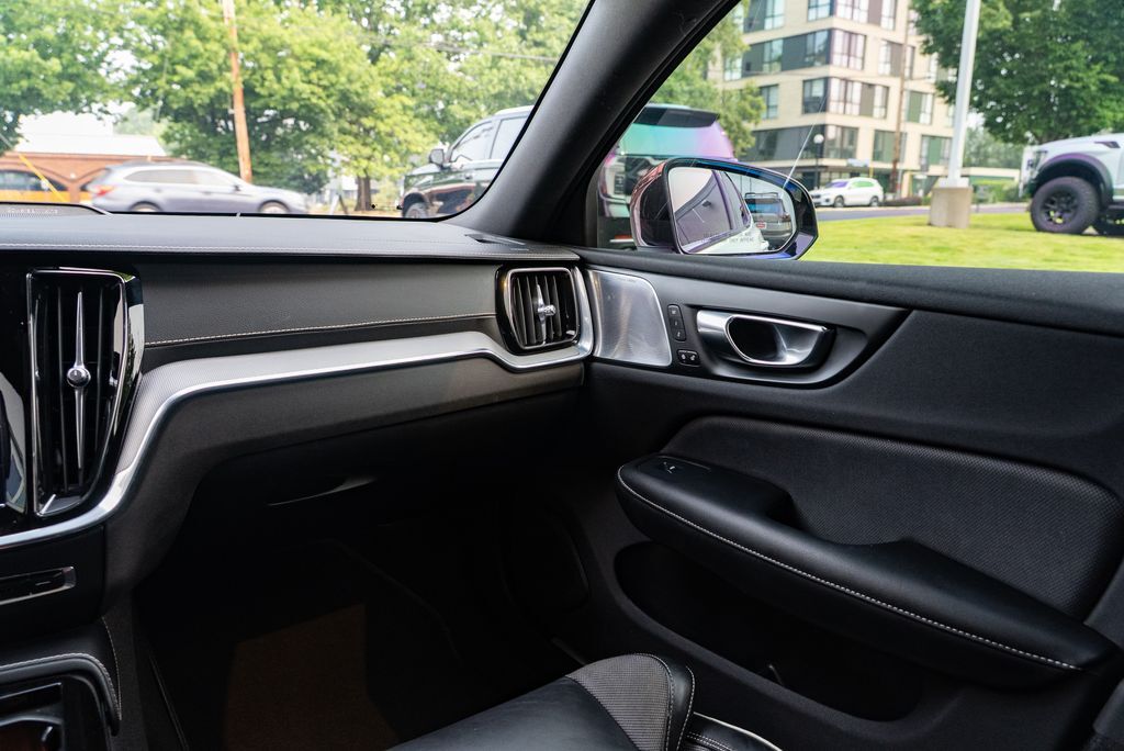 2022 Volvo S60 Recharge Plug-In Hybrid T8 R-Design Beaverton OR