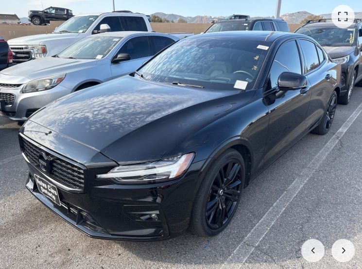 2022 Volvo S60 T6 R-Design