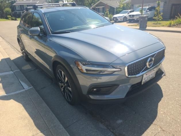 2022 Volvo V60 Cross Country T5 AWD w/Harman Kardon, Pilot Assist, 360 Cam, Head Up Disp, 4 Heated Seats & Wheel Portland OR