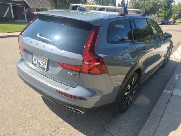 2022 Volvo V60 Cross Country T5 AWD w/Harman Kardon, Pilot Assist, 360 Cam, Head Up Disp, 4 Heated Seats & Wheel Portland OR