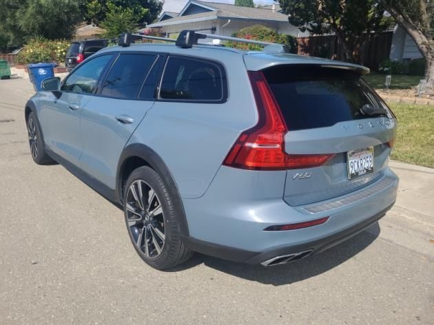 2022 Volvo V60 Cross Country T5 AWD w/Harman Kardon, Pilot Assist, 360 Cam, Head Up Disp, 4 Heated Seats & Wheel Portland OR