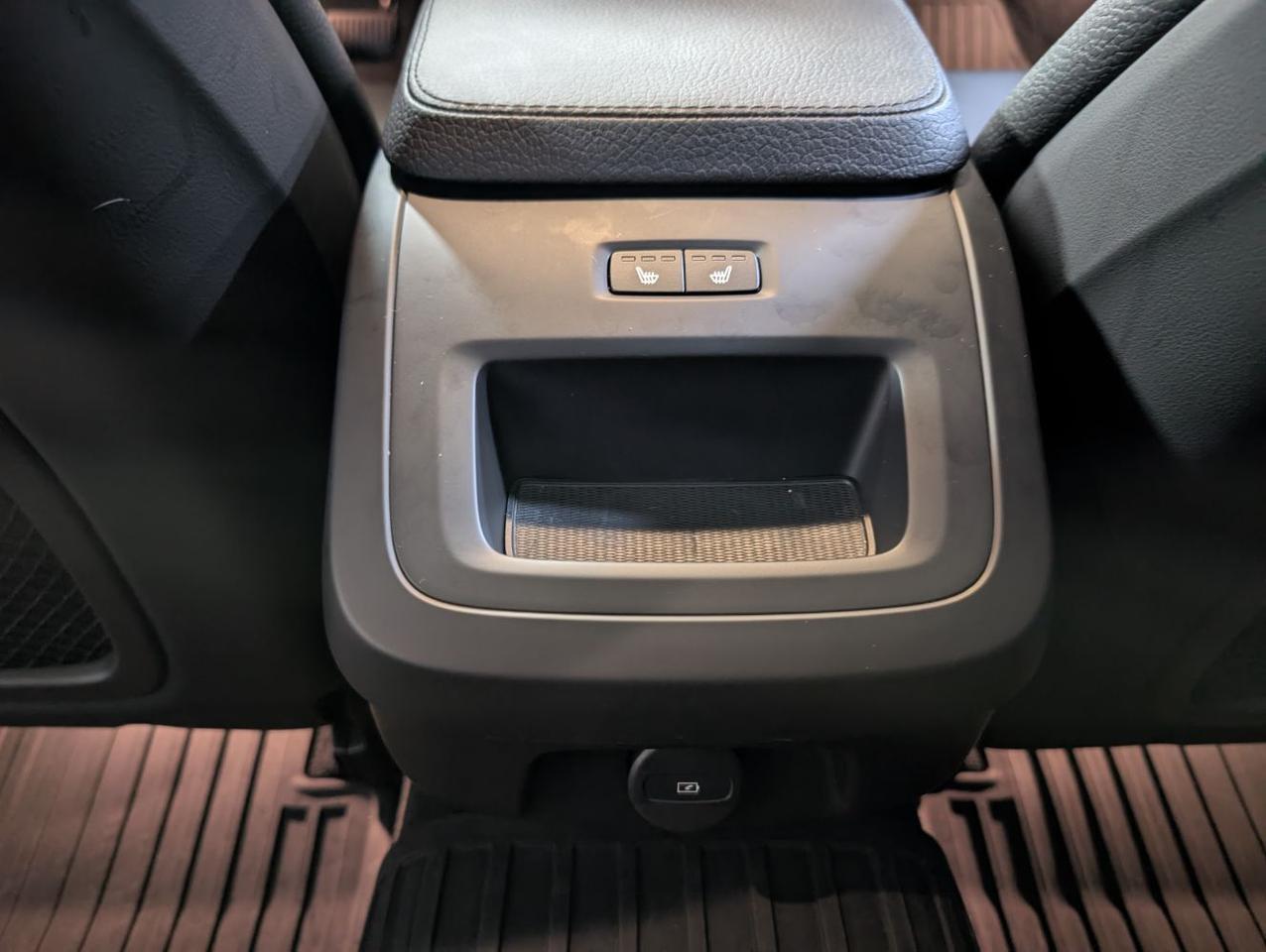 2022 Volvo V90 Cross Country B6 AWD Hybrid w/Harman Kardon, Pilot Assist, 360 Cam, 4 Heated Seats & Wheel Portland OR