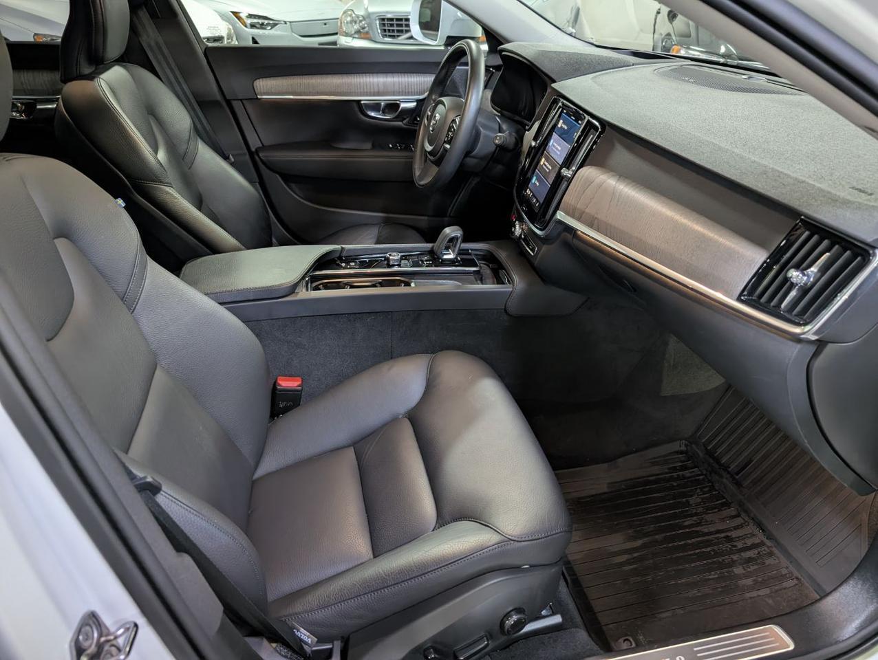 2022 Volvo V90 Cross Country B6 AWD Hybrid w/Harman Kardon, Pilot Assist, 360 Cam, 4 Heated Seats & Wheel Portland OR