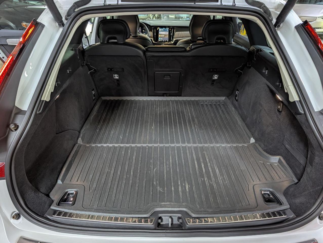 2022 Volvo V90 Cross Country B6 AWD Hybrid w/Harman Kardon, Pilot Assist, 360 Cam, 4 Heated Seats & Wheel Portland OR