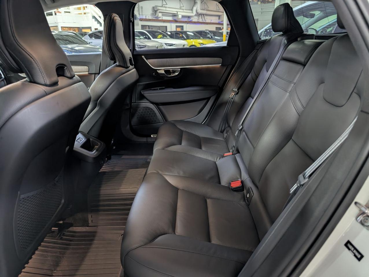 2022 Volvo V90 Cross Country B6 Hybrid AWD | 295hp, HK Premium Audio, Pilot Assist, 360° Cam, 4 Heated Seats & Htd Wheel Portland OR