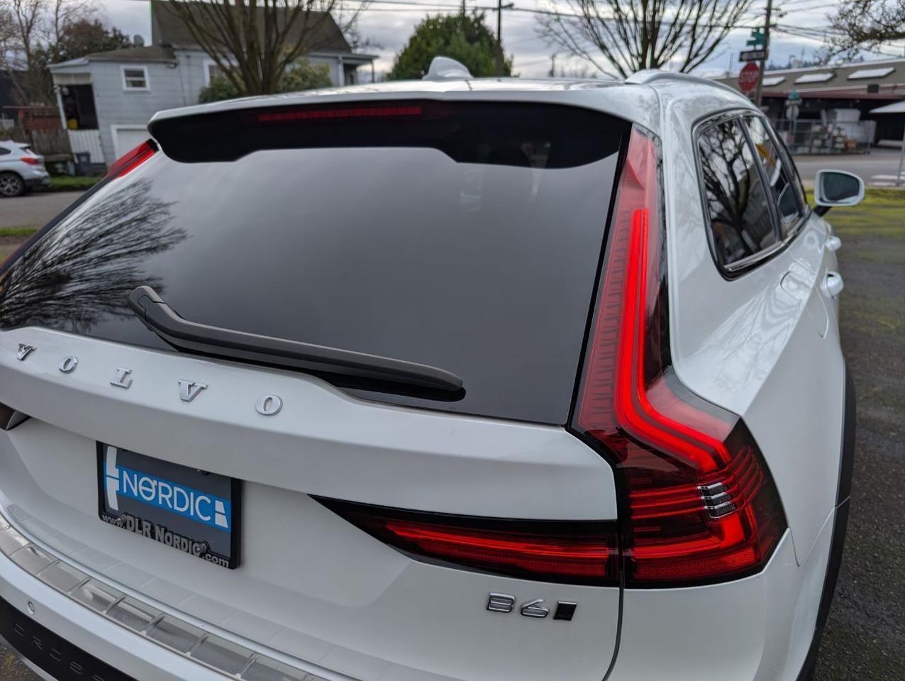 2022 Volvo V90 Cross Country B6 Hybrid AWD | 295hp, HK Premium Audio, Pilot Assist, 360° Cam, 4 Heated Seats & Htd Wheel Portland OR