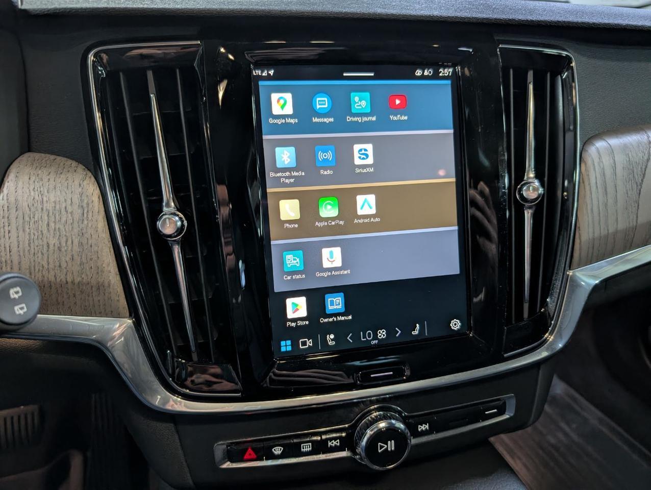 2022 Volvo V90 Cross Country B6 Hybrid AWD | 295hp, HK Premium Audio, Pilot Assist, 360° Cam, 4 Heated Seats & Htd Wheel Portland OR