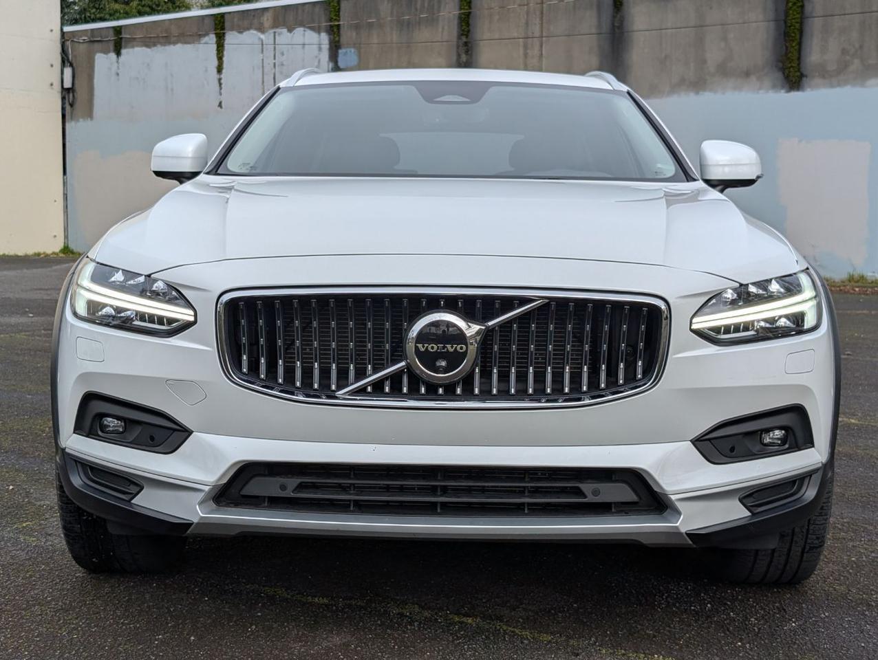 2022 Volvo V90 Cross Country B6 Hybrid AWD | 295hp, HK Premium Audio, Pilot Assist, 360° Cam, 4 Heated Seats & Htd Wheel Portland OR