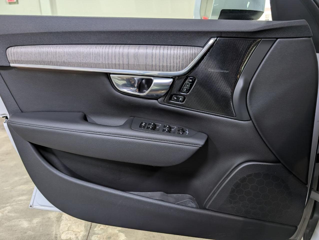 2022 Volvo V90 Cross Country B6 Hybrid AWD | 295hp, HK Premium Audio, Pilot Assist, 360° Cam, 4 Heated Seats & Htd Wheel Portland OR