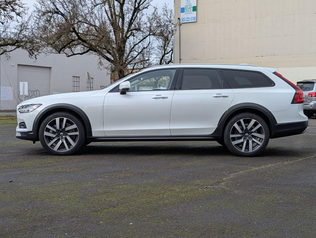 2022 Volvo V90 Cross Country B6 Hybrid AWD | 295hp, HK Premium Audio, Pilot Assist, 360° Cam, 4 Heated Seats & Htd Wheel Portland OR