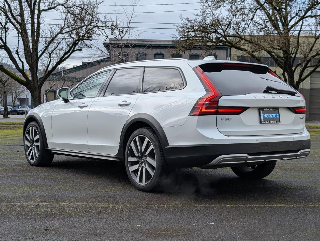 2022 Volvo V90 Cross Country B6 Hybrid AWD | 295hp, HK Premium Audio, Pilot Assist, 360° Cam, 4 Heated Seats & Htd Wheel Portland OR