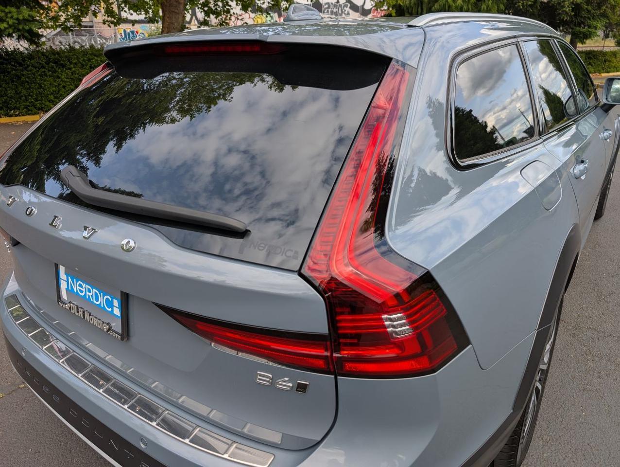 2022 Volvo V90 Cross Country B6 Hybrid AWD | 295hp, High Performance Audio, Pilot Assist * Portland OR