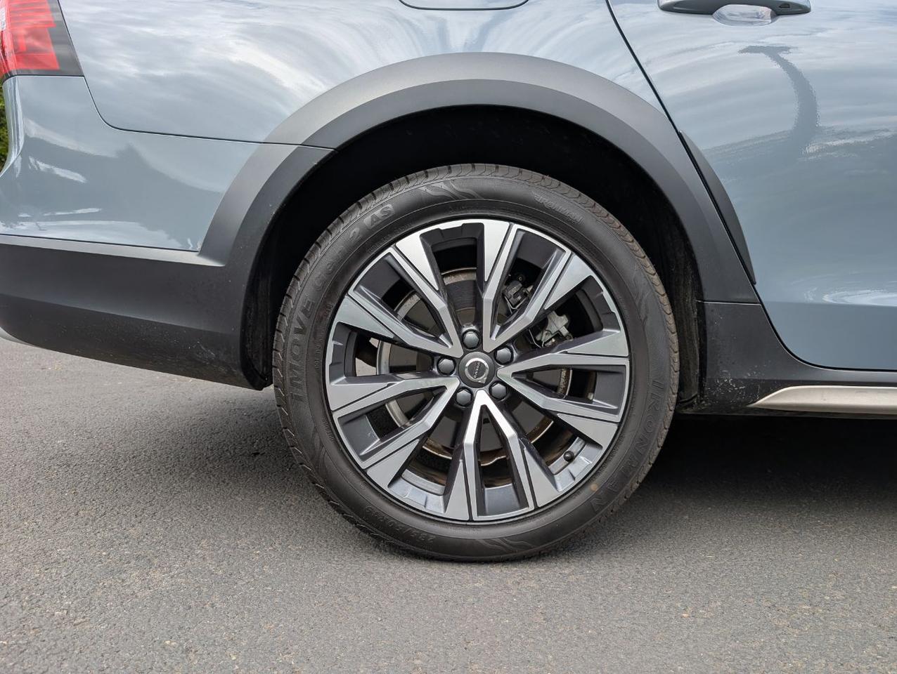 2022 Volvo V90 Cross Country B6 Hybrid AWD | 295hp, High Performance Audio, Pilot Assist * Portland OR