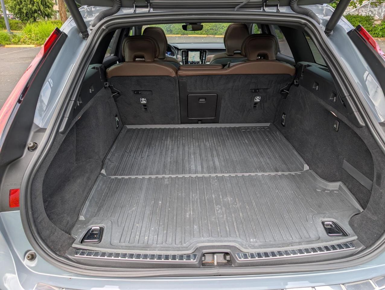 2022 Volvo V90 Cross Country B6 Hybrid AWD | 295hp, High Performance Audio, Pilot Assist * Portland OR