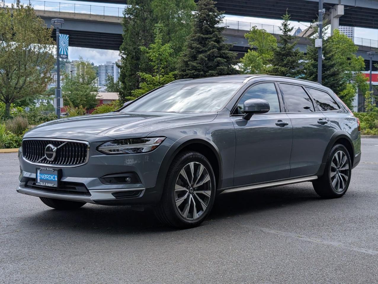 2022 Volvo V90 Cross Country B6 Hybrid AWD | 295hp, High Performance Audio, Pilot Assist * Portland OR