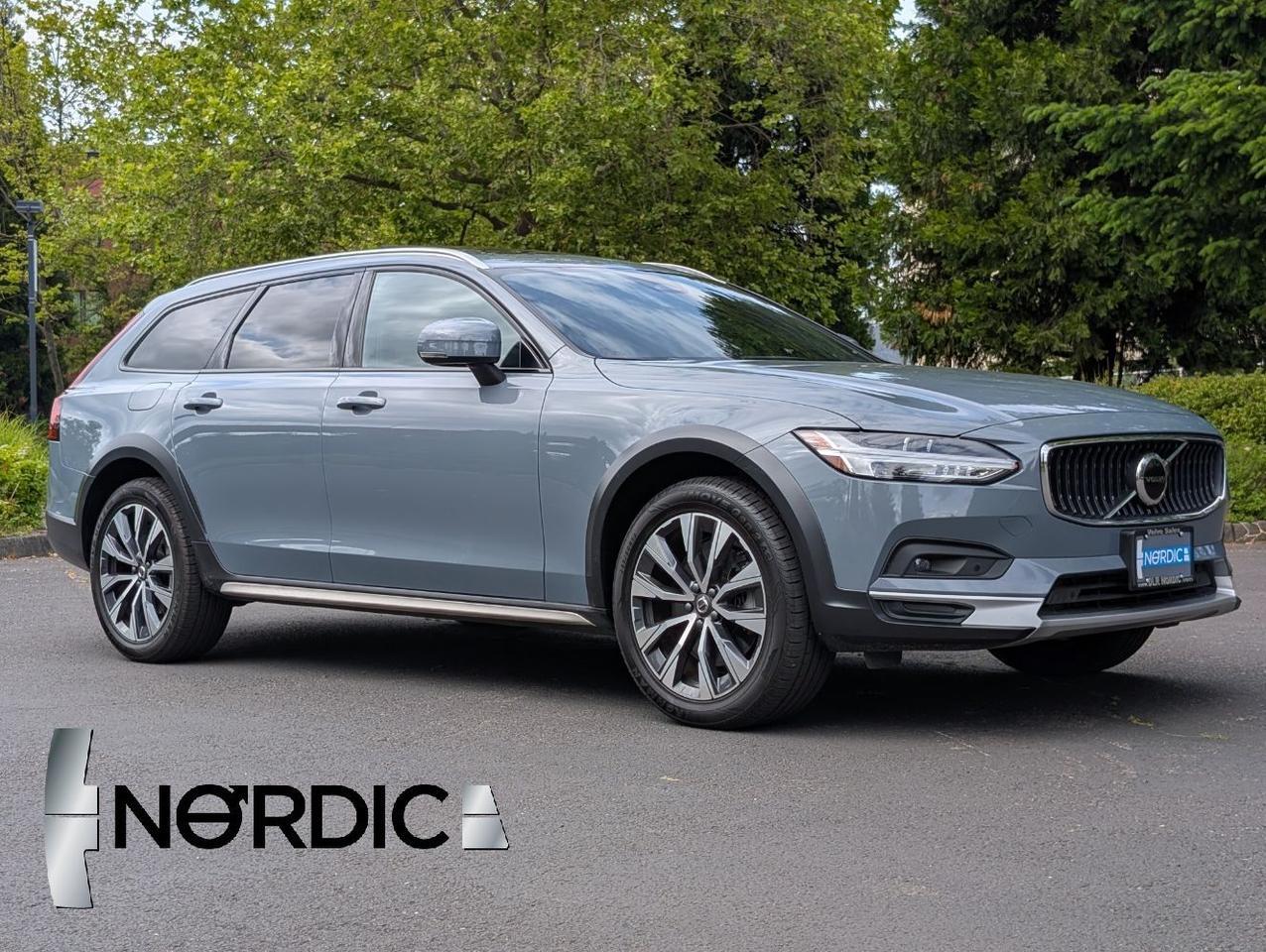 2022 Volvo V90 Cross Country B6 Hybrid AWD | 295hp, High Performance Audio, Pilot Assist * Portland OR