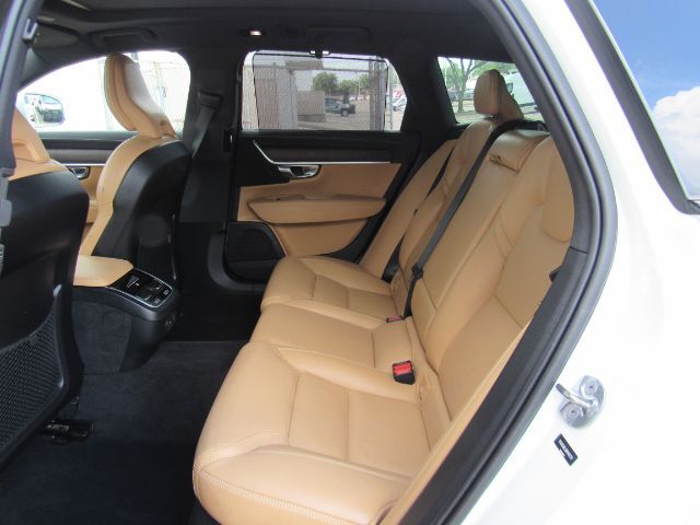 2022 Volvo V90 Cross Country B6 Plano TX