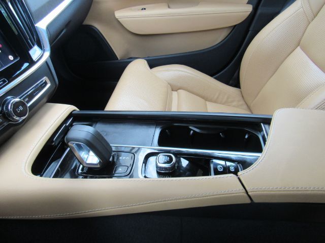 2022 Volvo V90 Cross Country B6 Plano TX