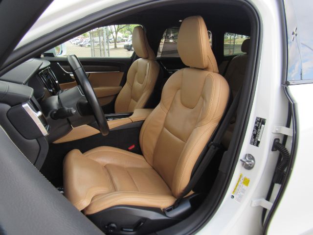 2022 Volvo V90 Cross Country B6 Plano TX