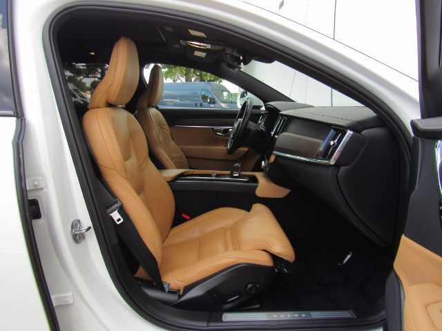 2022 Volvo V90 Cross Country B6 Plano TX