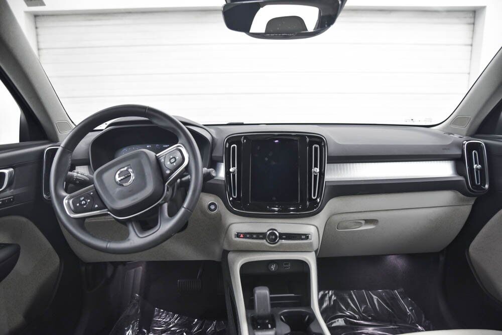 2022 Volvo XC40 Momentum AKRON OH