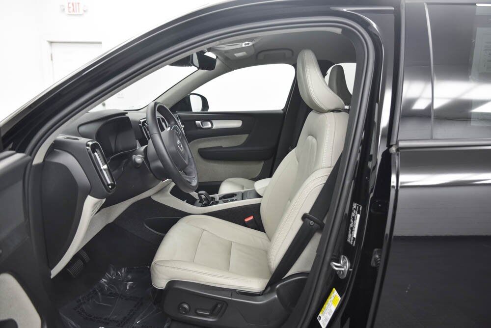 2022 Volvo XC40 Momentum AKRON OH