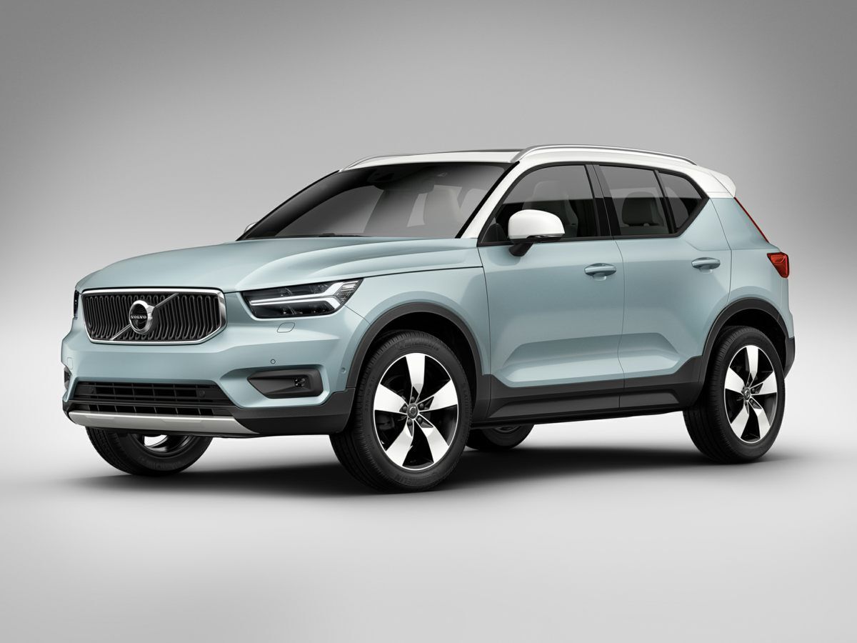 2022 Volvo XC40 Momentum AKRON OH